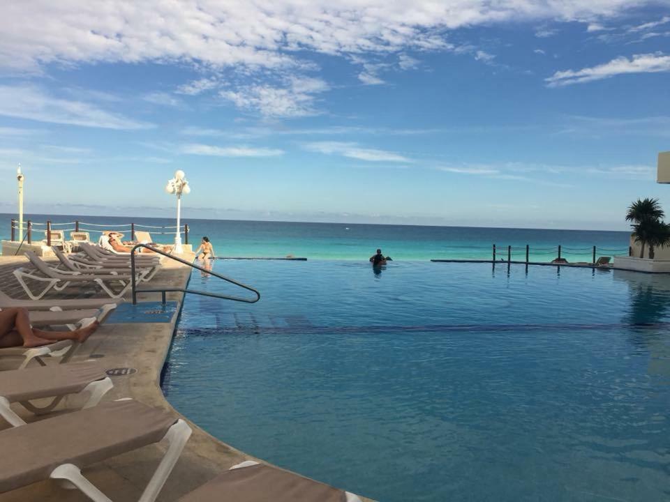 Ocean Front Suite, Balcony, Kitchen. 坎昆 外观 照片